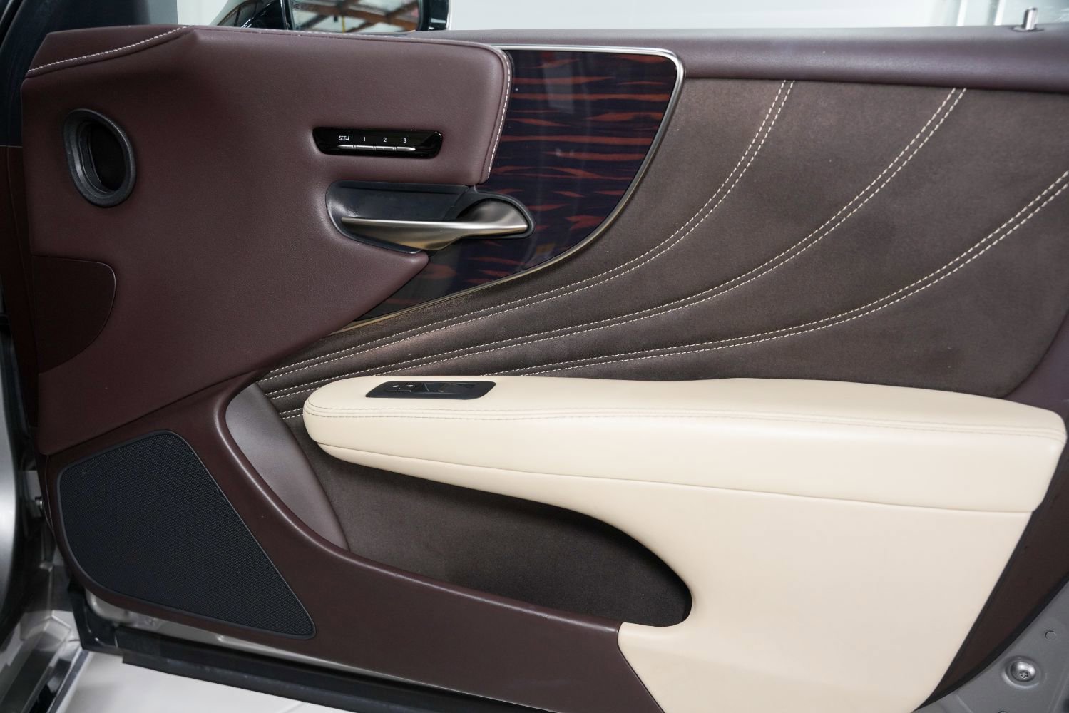 Used 2018 Lexus LS 500 w/ Luxury Package image 31