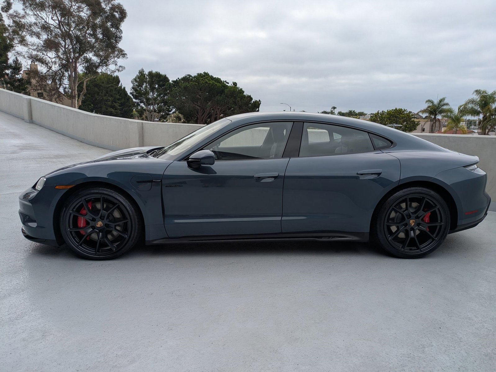 New 2026 Porsche Taycan GTS image 2