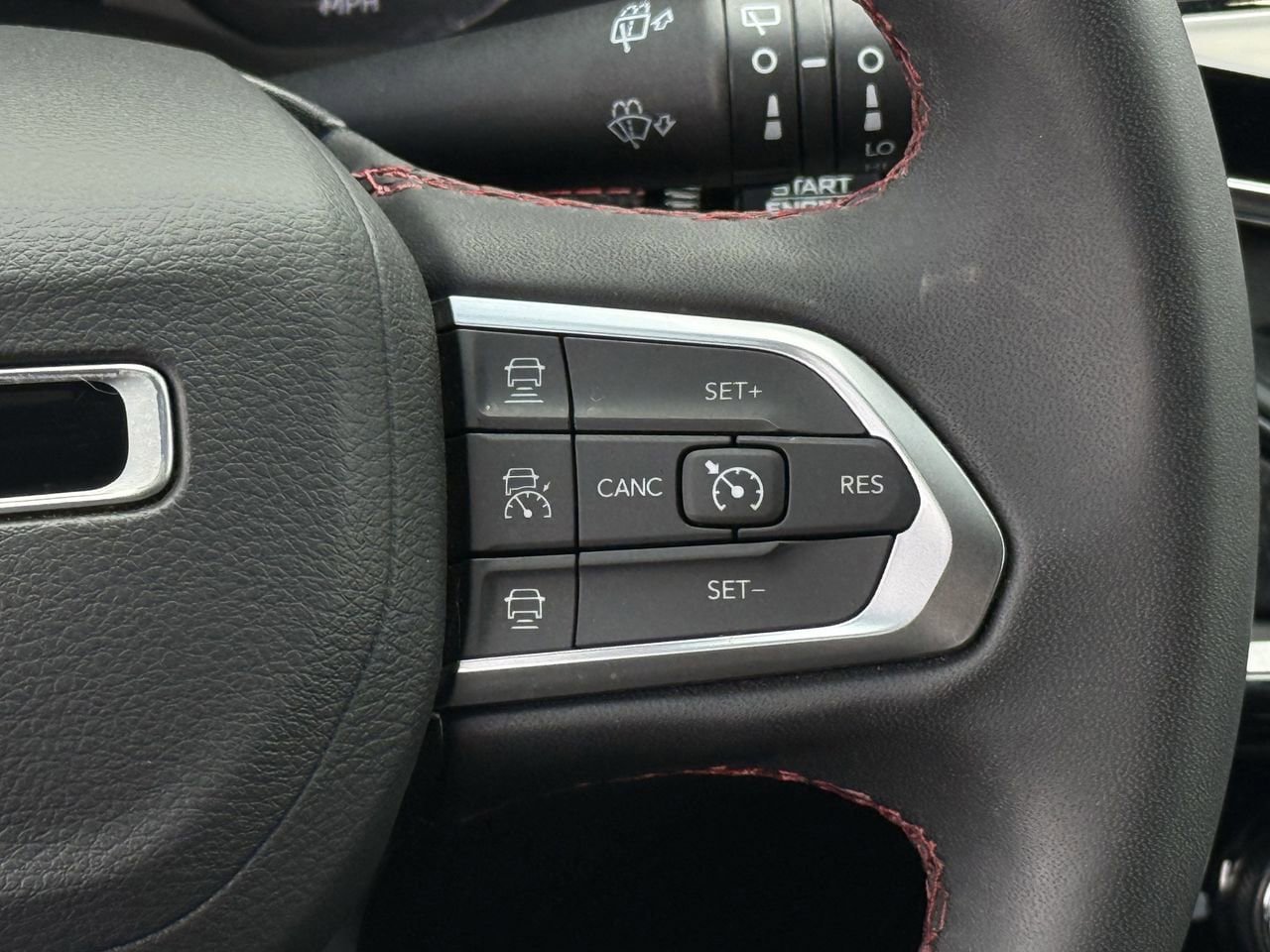 Used 2025 Jeep Compass Trailhawk AWD/4WD image 14