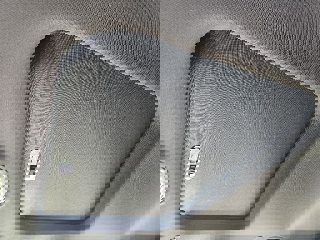 New 2025 Jeep Grand Cherokee Altitude image 18