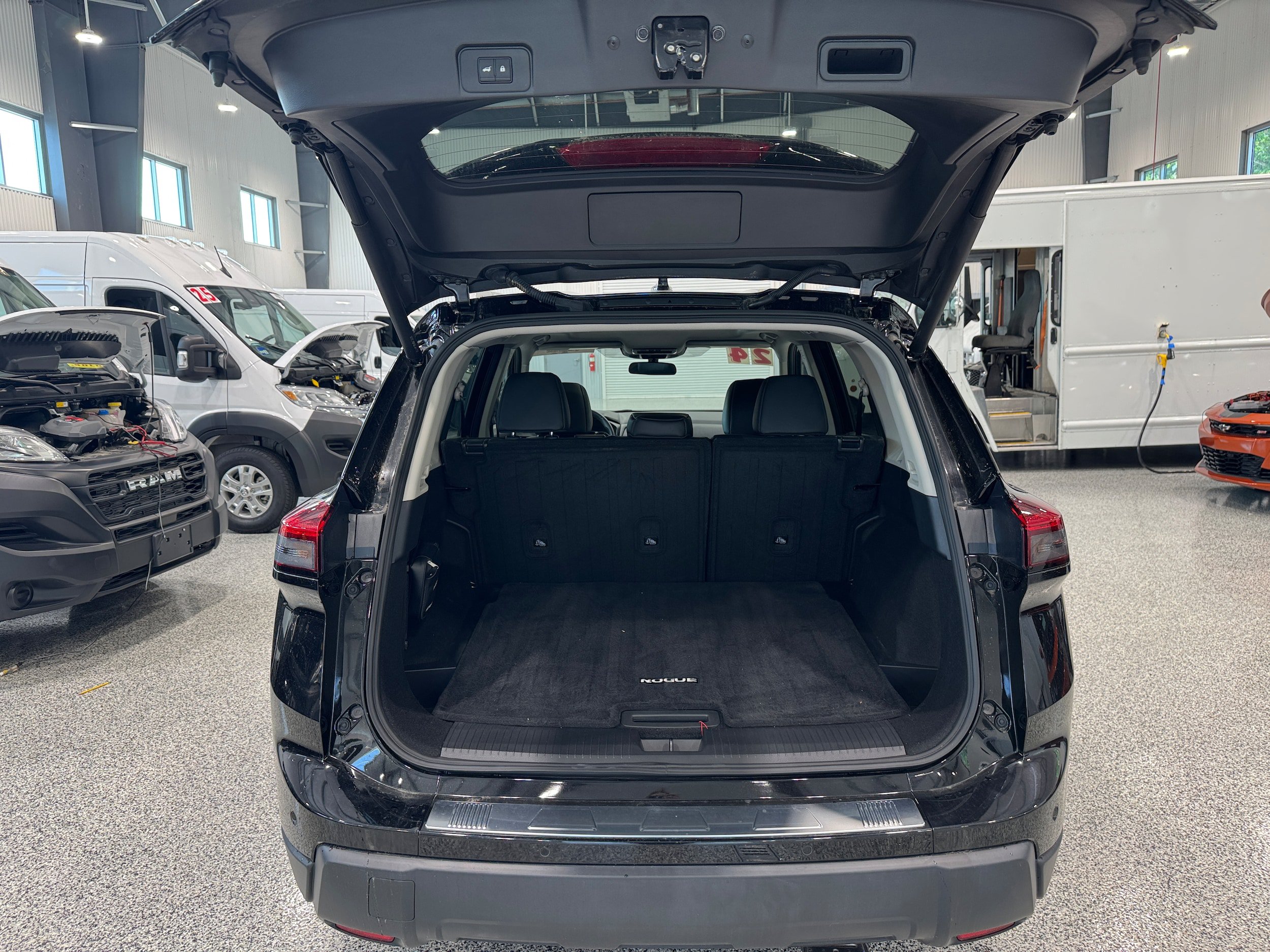 Used 2024 Nissan Rogue SV w/ SV Premium Package AWD/4WD image 9