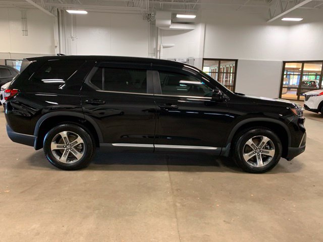 Used 2025 Honda Pilot EX-L image 2