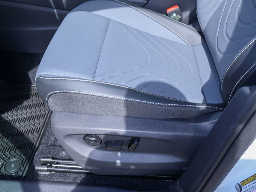 New 2026 Volkswagen Tiguan SE R-Line FWD image 14