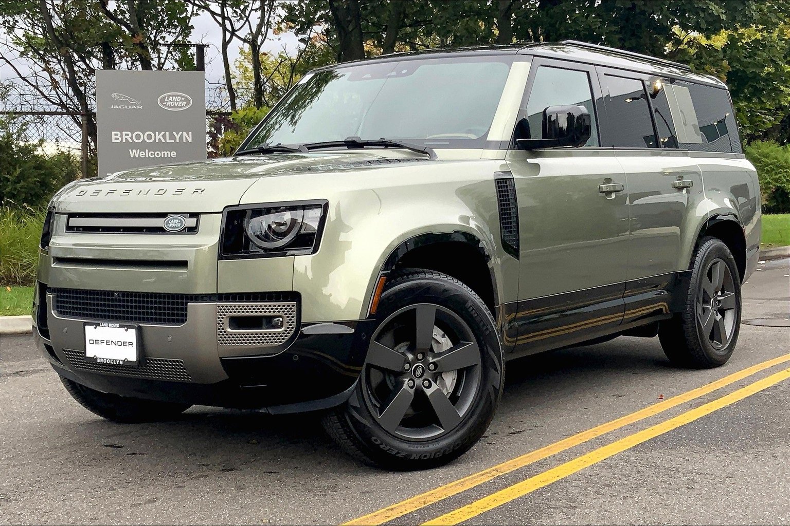 Used 2025 Land Rover Defender 130 X-Dynamic SE