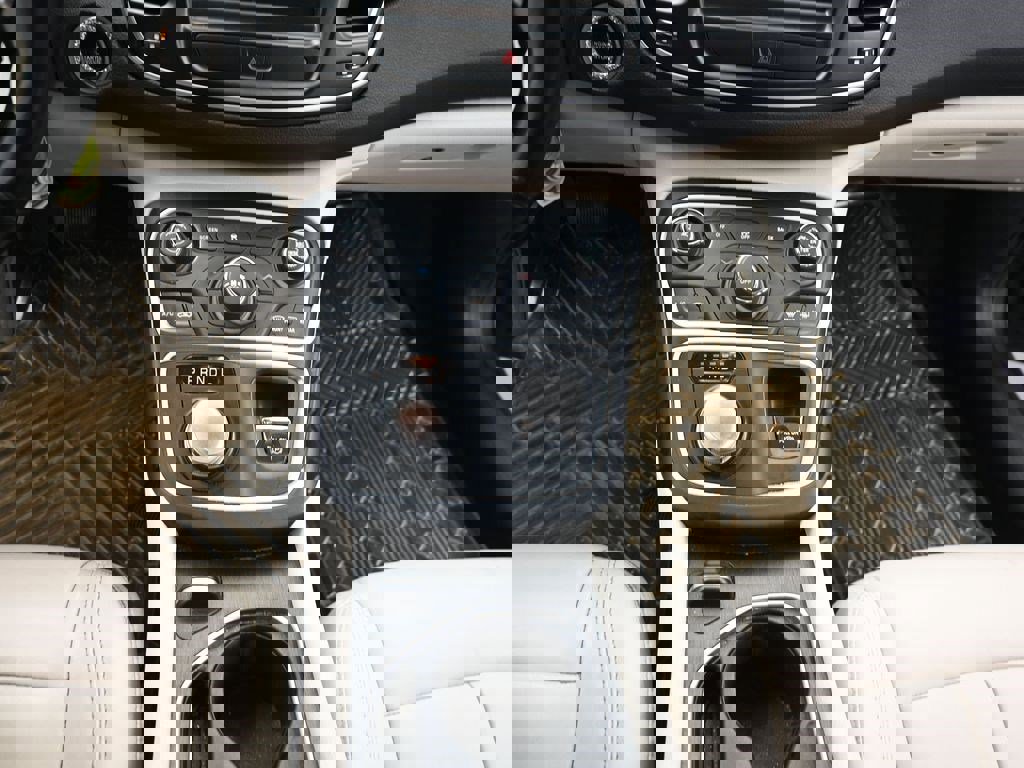 Used 2017 Chrysler 200 Limited Platinum image 13