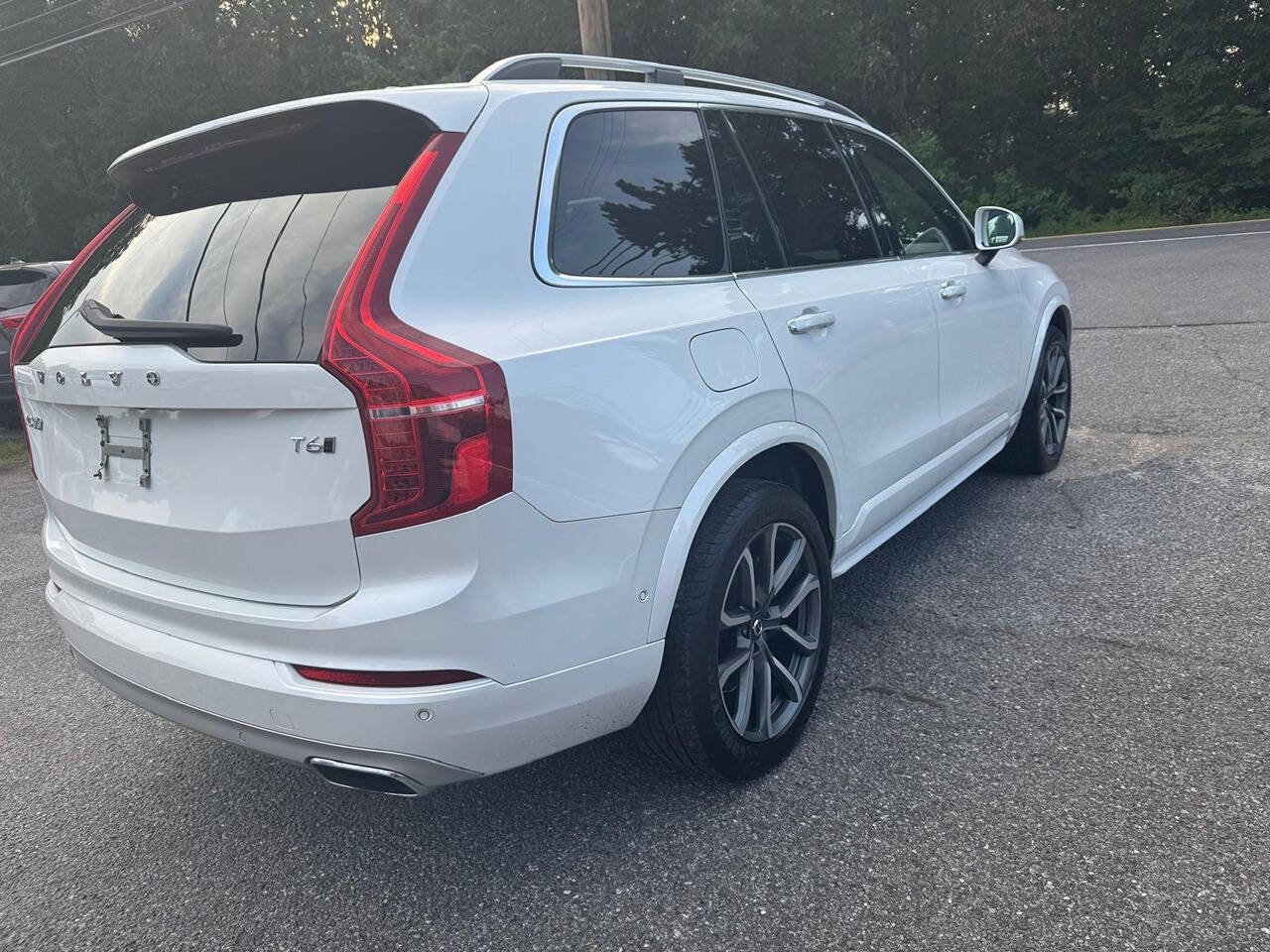 Used 2019 Volvo XC90 T6 Momentum w/ Advanced Package image 9