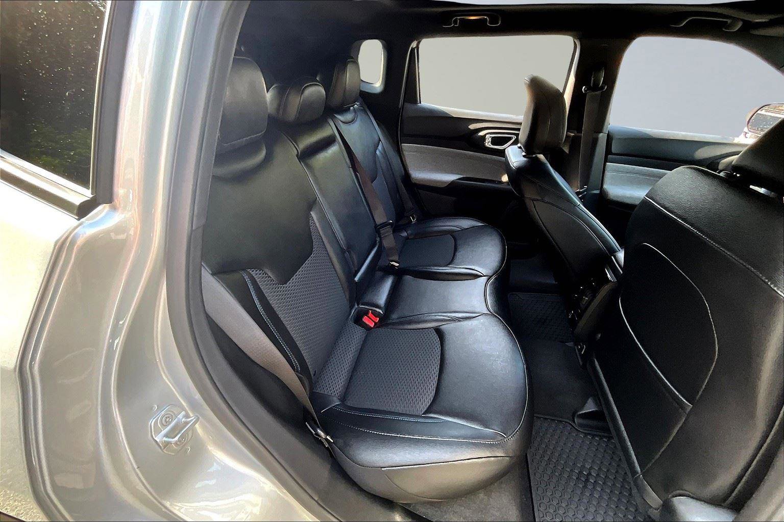 New 2025 Jeep Compass Latitude w/ Sun & Sound Group image 9