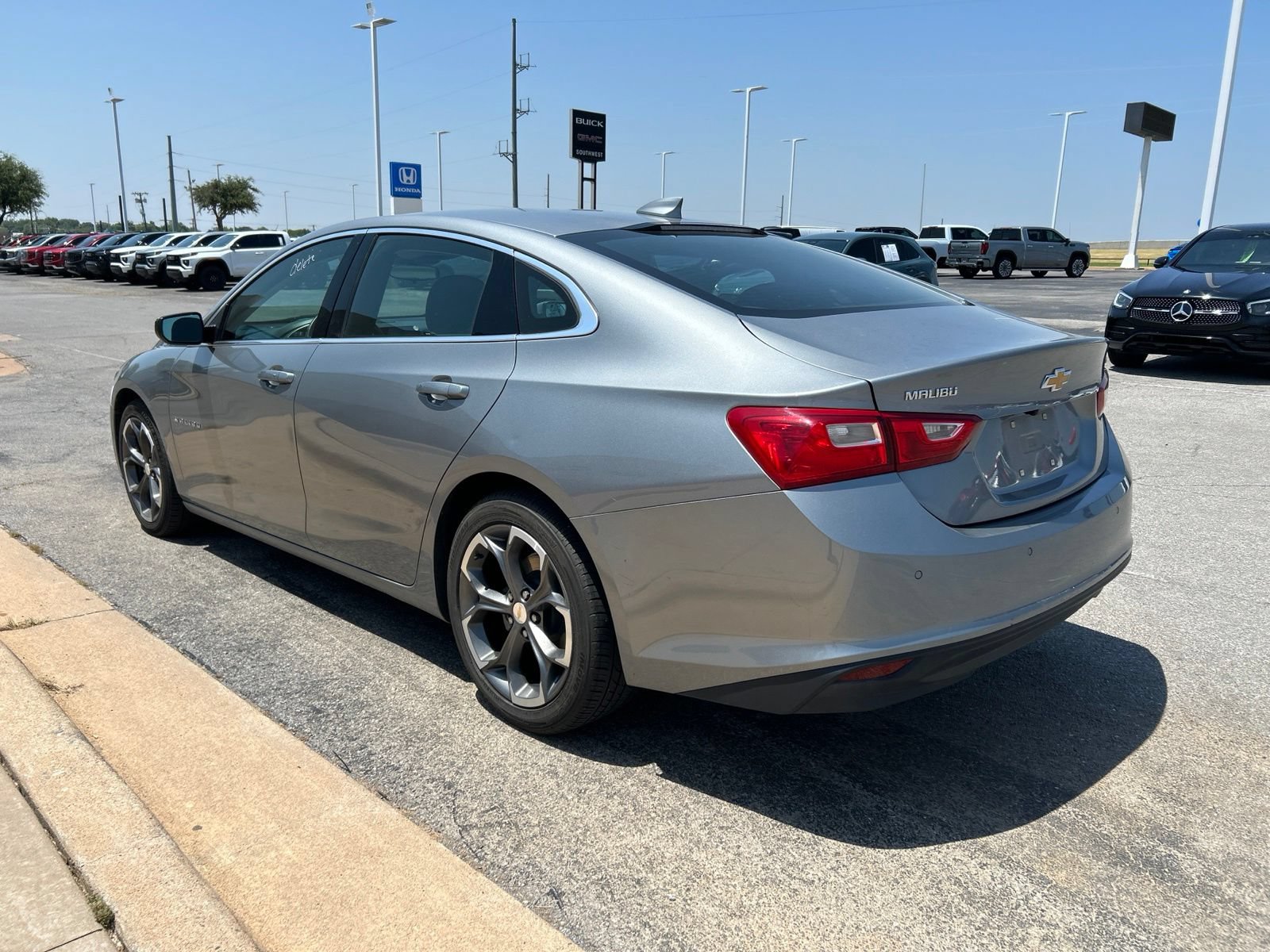 Used 2024 Chevrolet Malibu LT FWD image 7