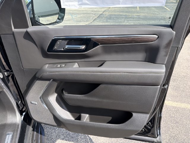 New 2026 Chevrolet Suburban Premier AWD/4WD image 36