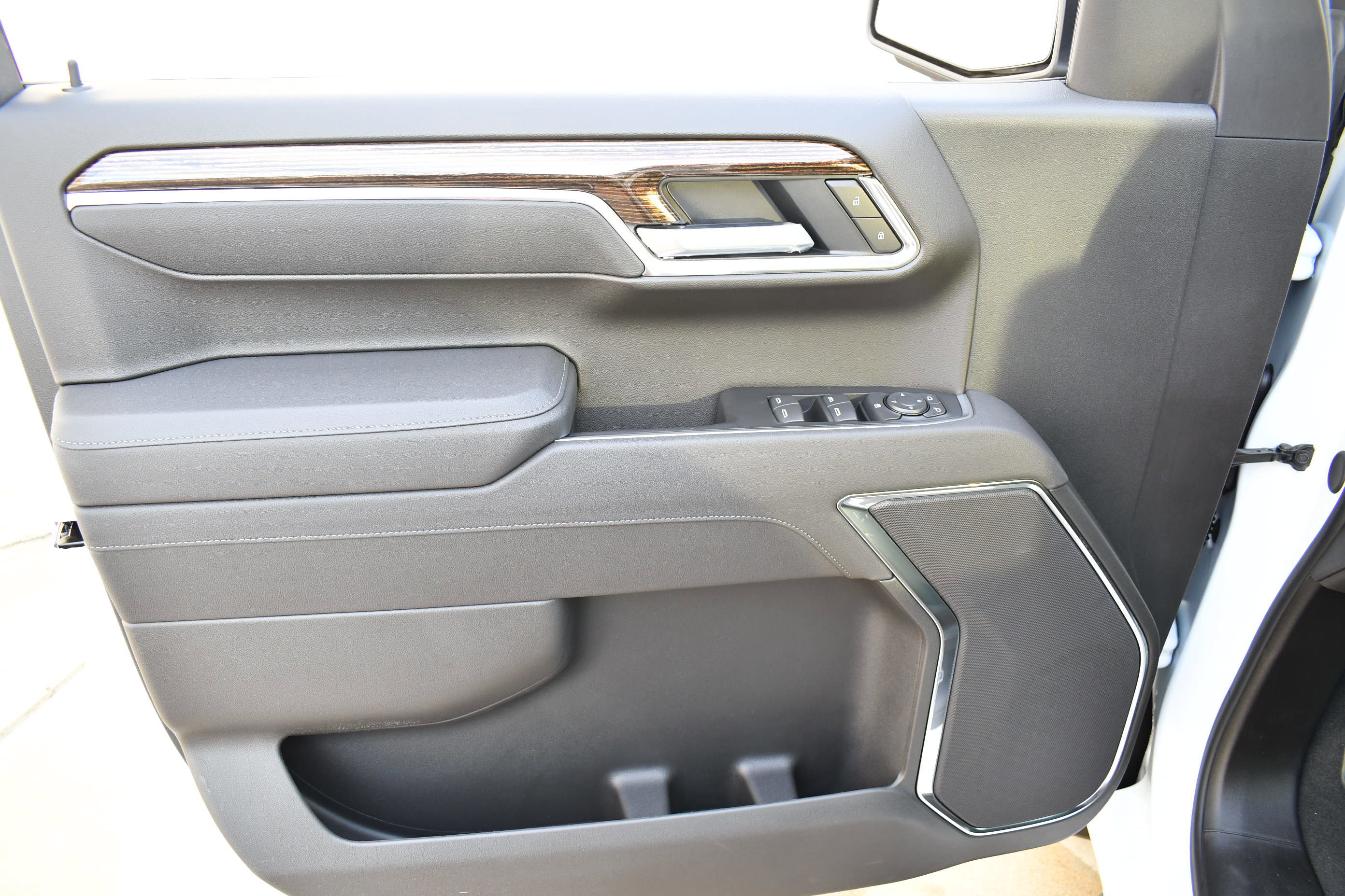 New 2026 GMC Sierra 1500 SLE w/ Preferred Package image 14