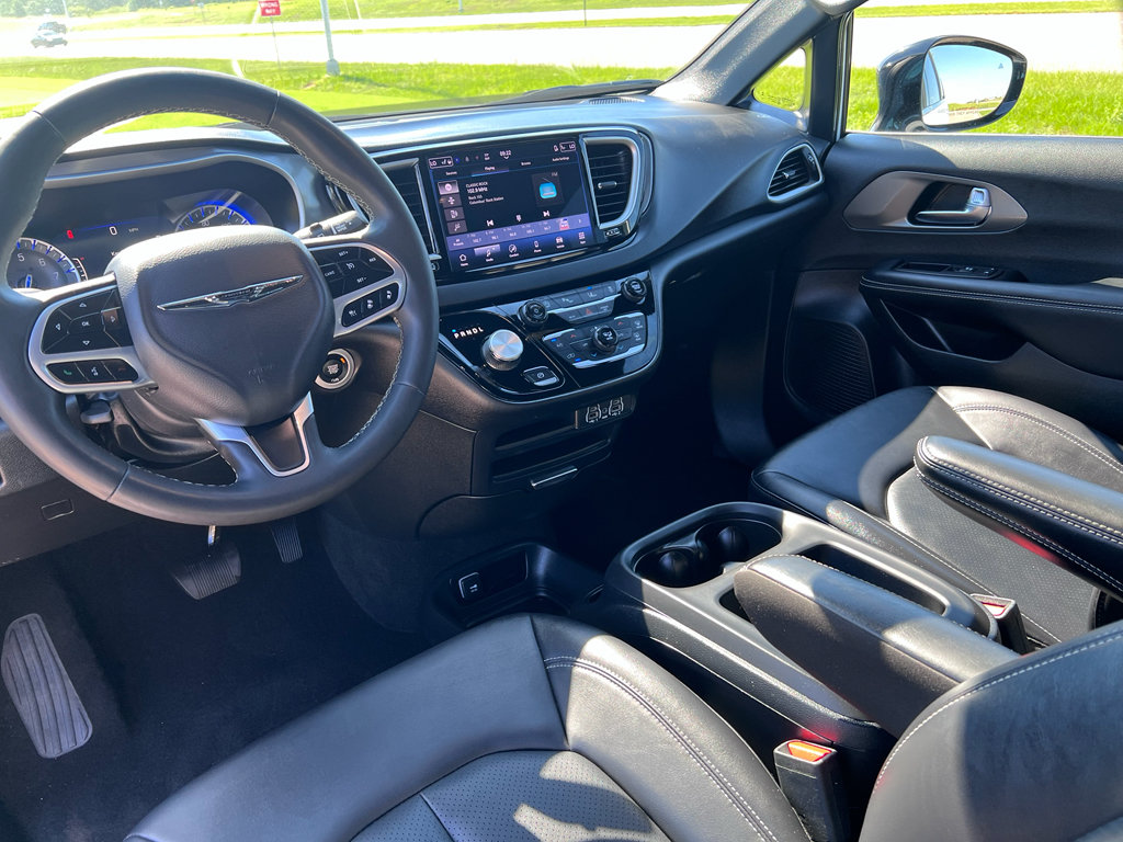 Used 2025 Chrysler Pacifica Select FWD image 23