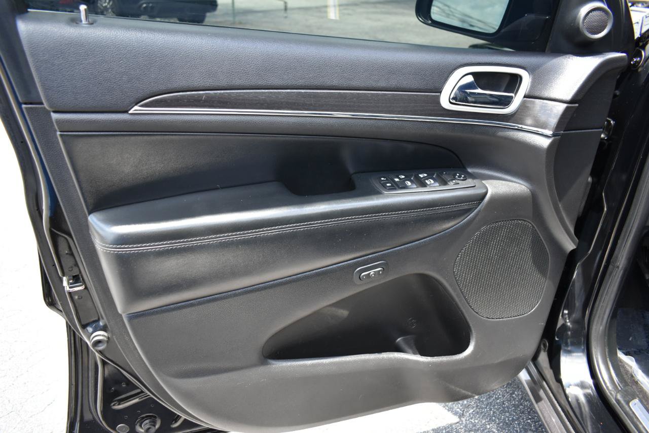 Used 2018 Jeep Grand Cherokee Limited AWD/4WD image 35