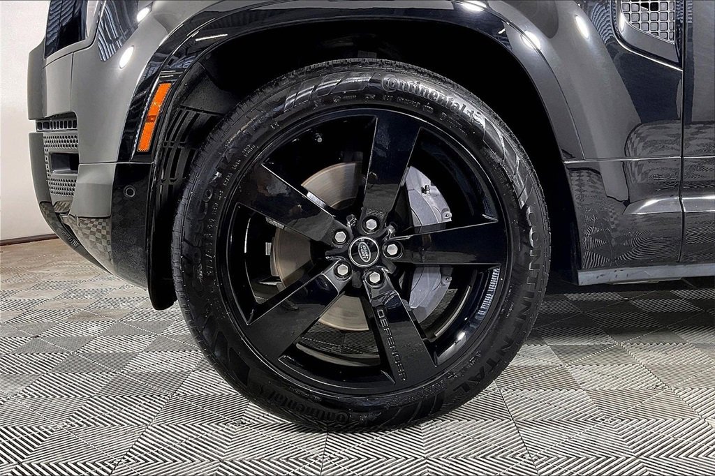 Used 2023 Land Rover Defender 110 X-Dynamic SE image 8