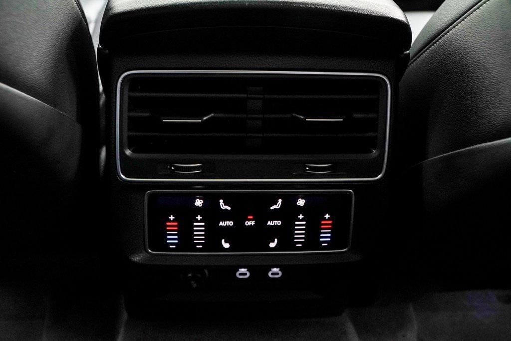 Used 2023 Audi Q8 Prestige image 20