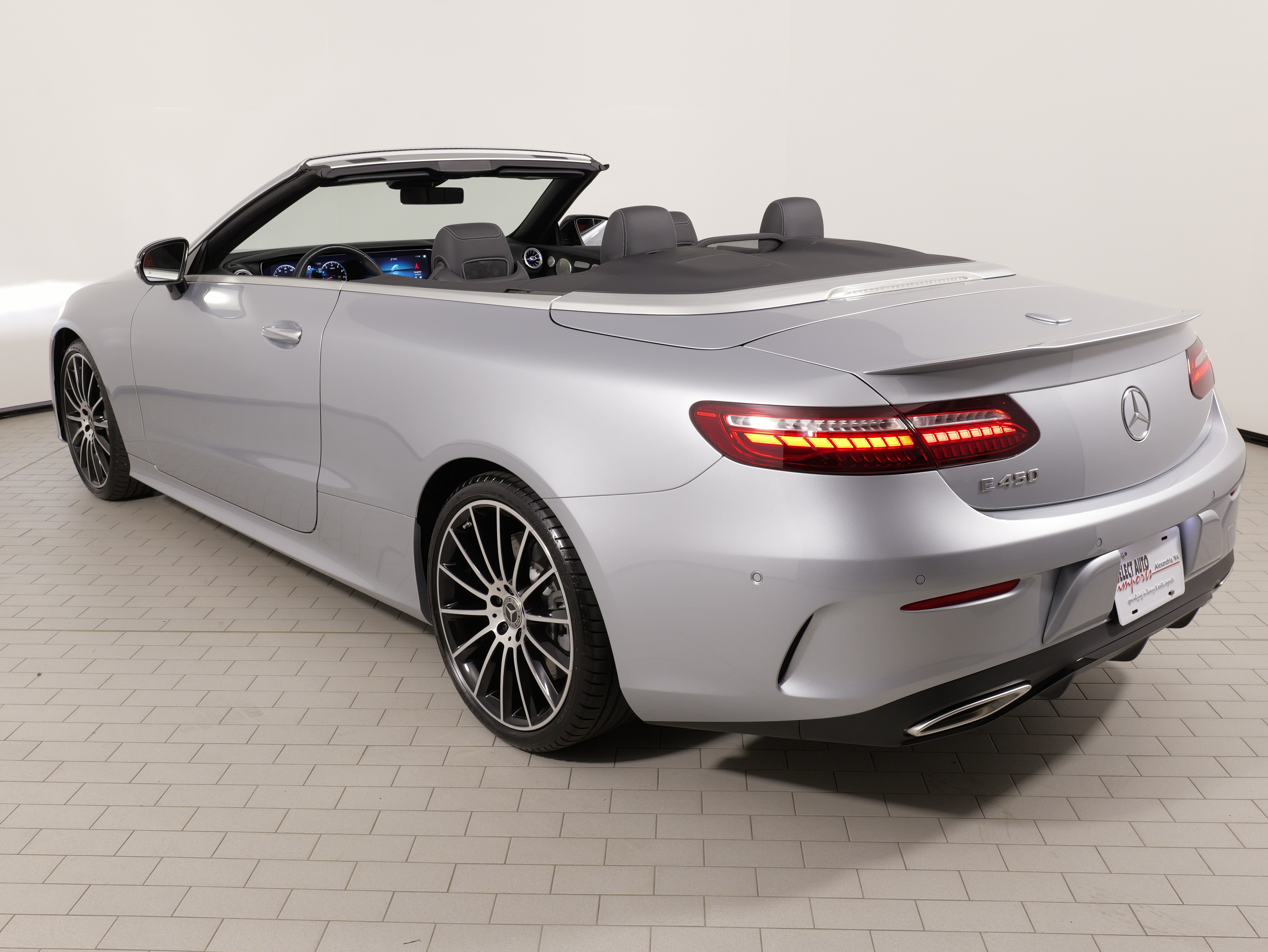 Used 2023 Mercedes-Benz E 450 Cabriolet image 17
