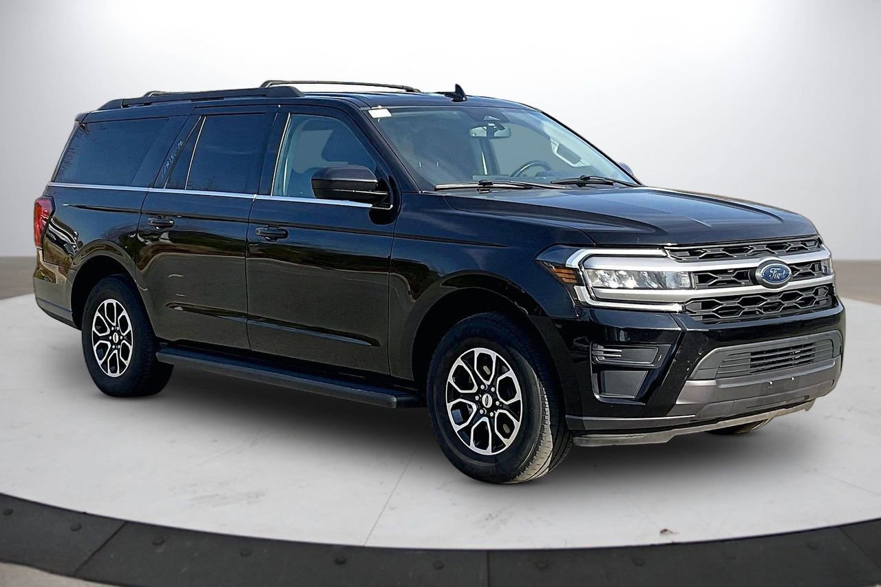 Used 2024 Ford Expedition Max XLT image 2