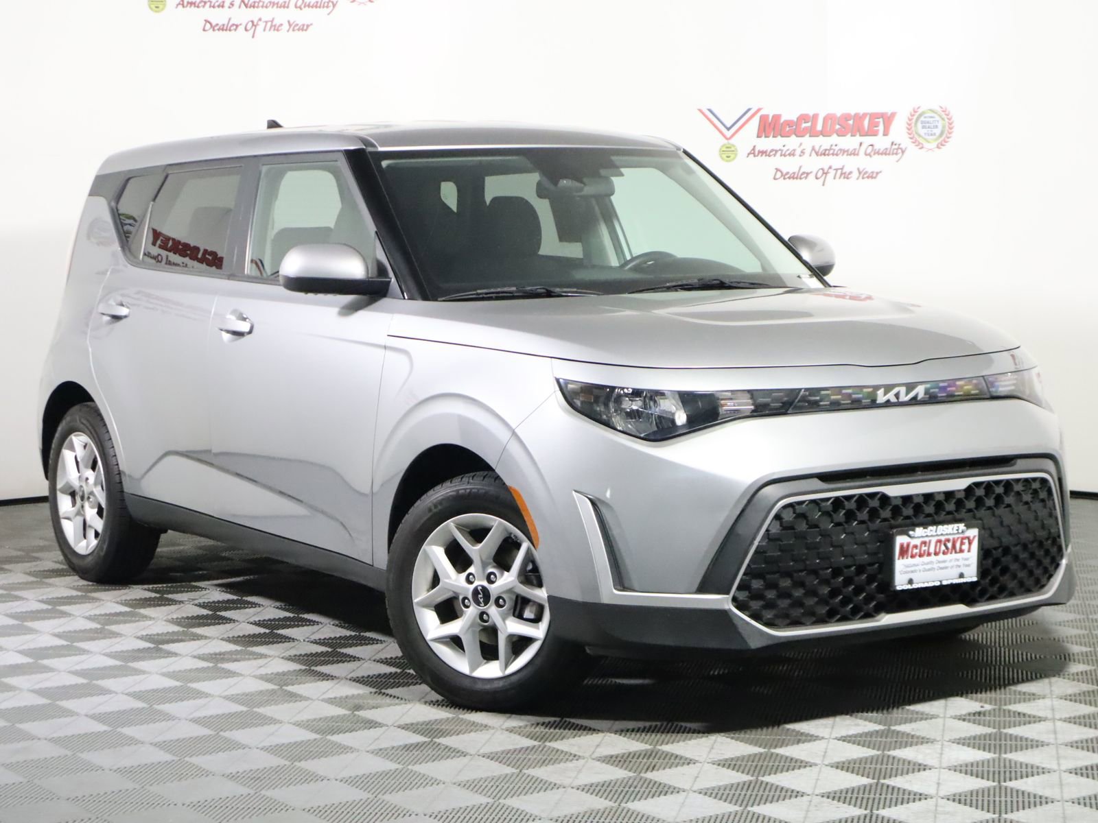 Used 2023 Kia Soul LX w/ Option Group 015 FWD image 2