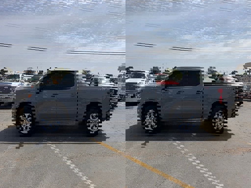 Used 2024 Chevrolet Silverado 1500 Custom image 5