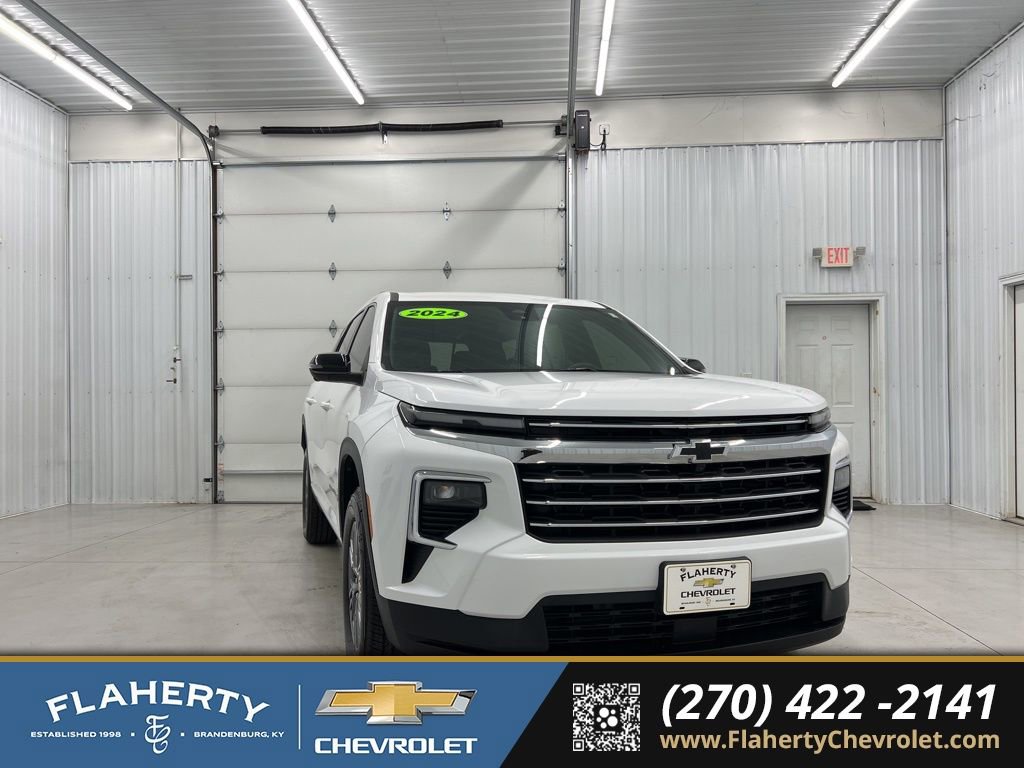 Used 2024 Chevrolet Traverse LT FWD image 1