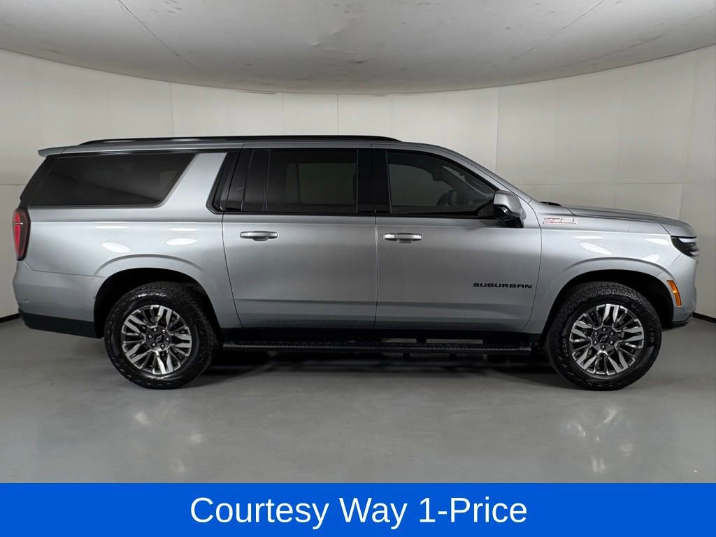 Used 2025 Chevrolet Suburban Z71 AWD/4WD image 12
