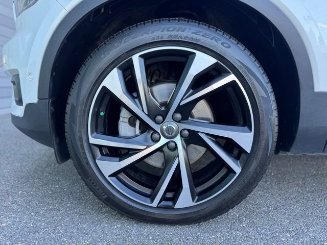 Used 2022 Volvo XC40 T4 R-Design w/ Advanced Package image 8