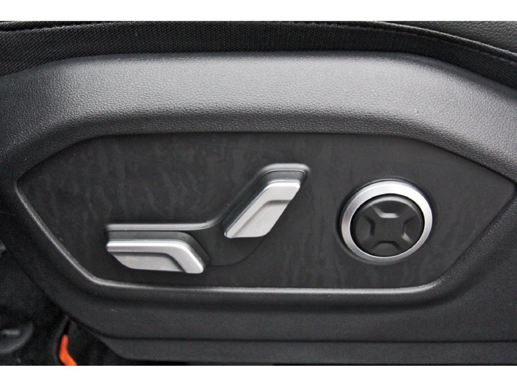 Used 2025 Hyundai Santa Fe Limited AWD/4WD image 32