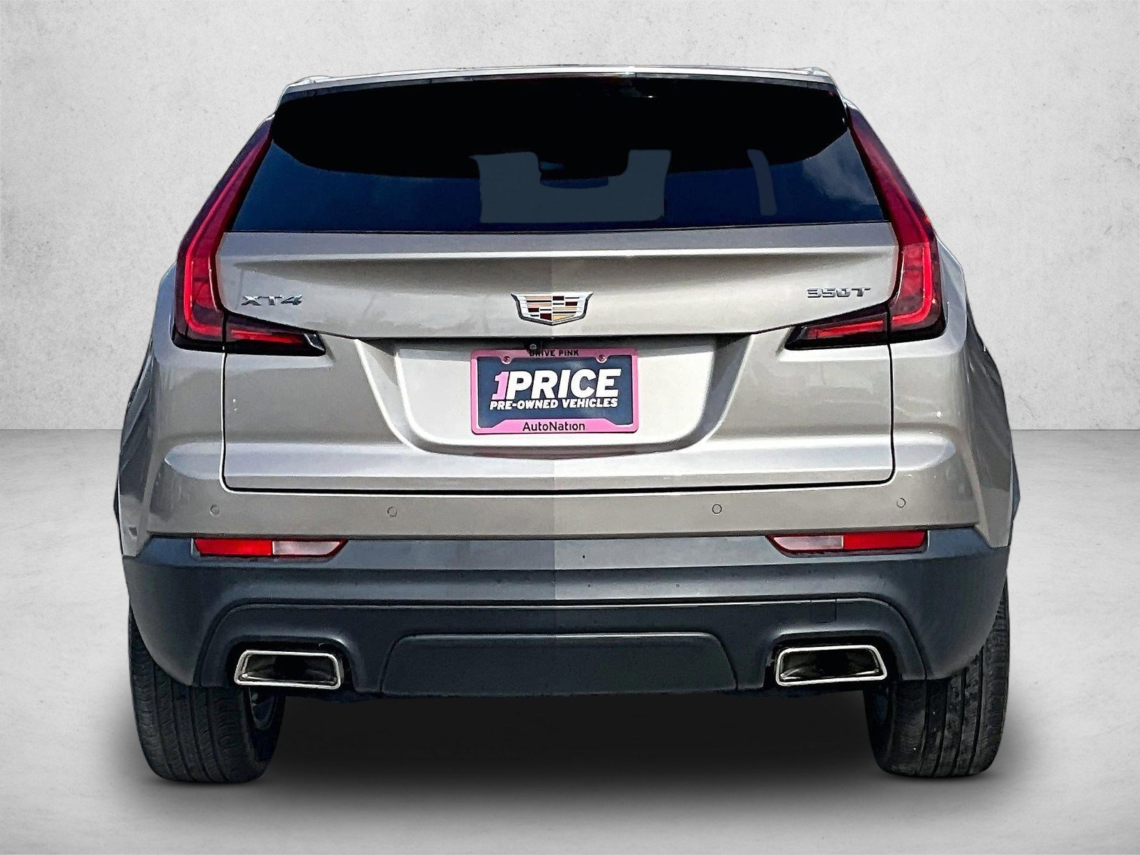 Used 2023 Cadillac XT4 Luxury w/ Cold Weather Package FWD image 4