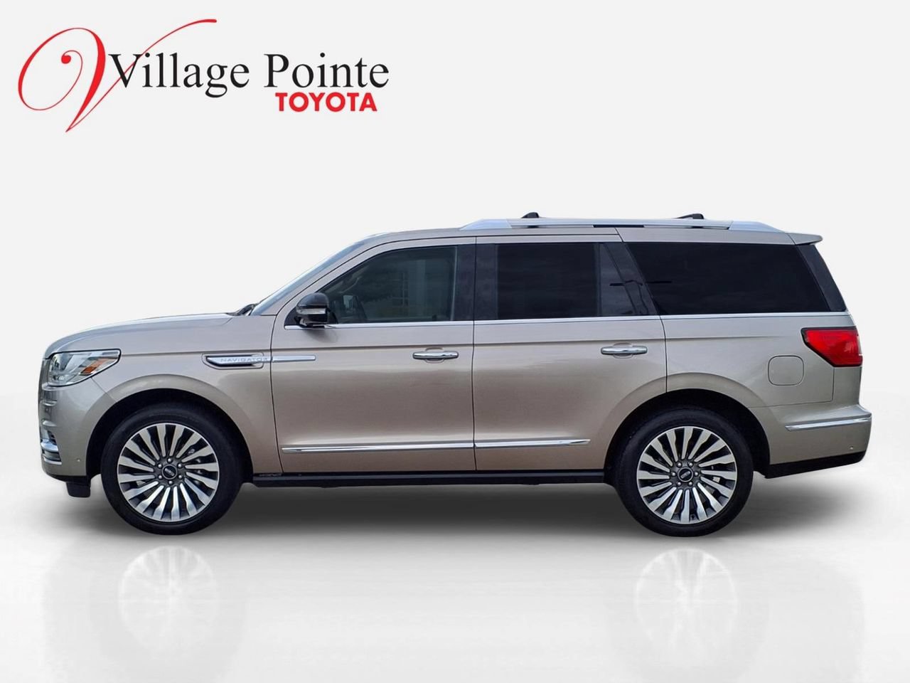 Used 2019 Lincoln Navigator Reserve AWD/4WD image 2