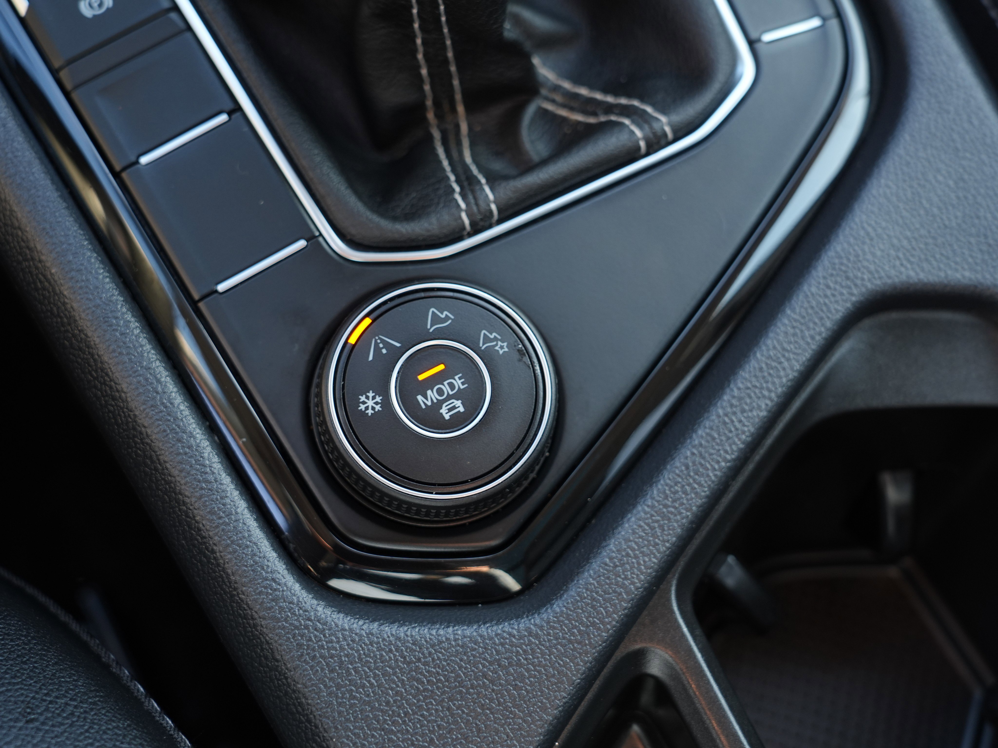 Used 2023 Volkswagen Taos SE image 34