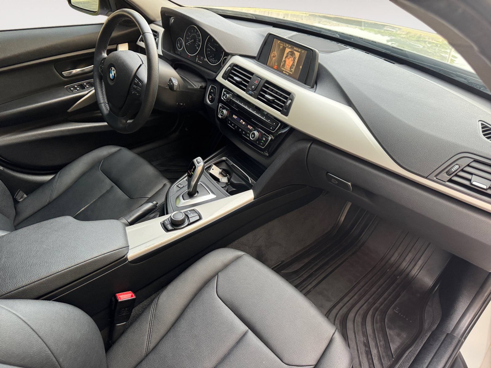 Used 2016 BMW 320i xDrive Sedan AWD/4WD image 15