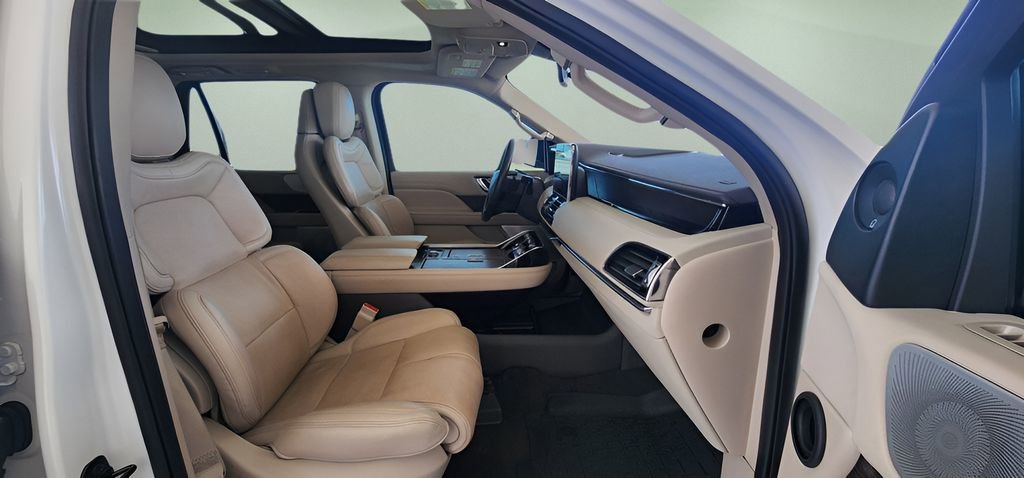 Used 2020 Lincoln Navigator Reserve w/ Luxury Package image 31