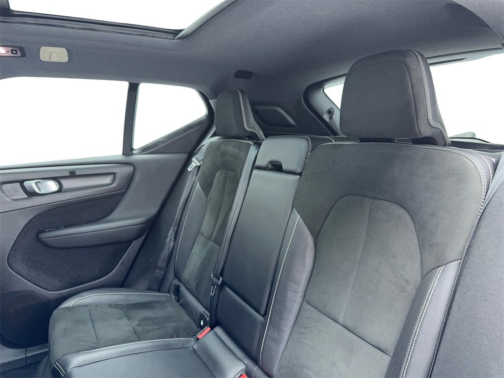 Used 2019 Volvo XC40 T5 R-Design image 39