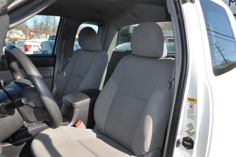 Used 2015 Toyota Tacoma 2WD Access Cab image 9
