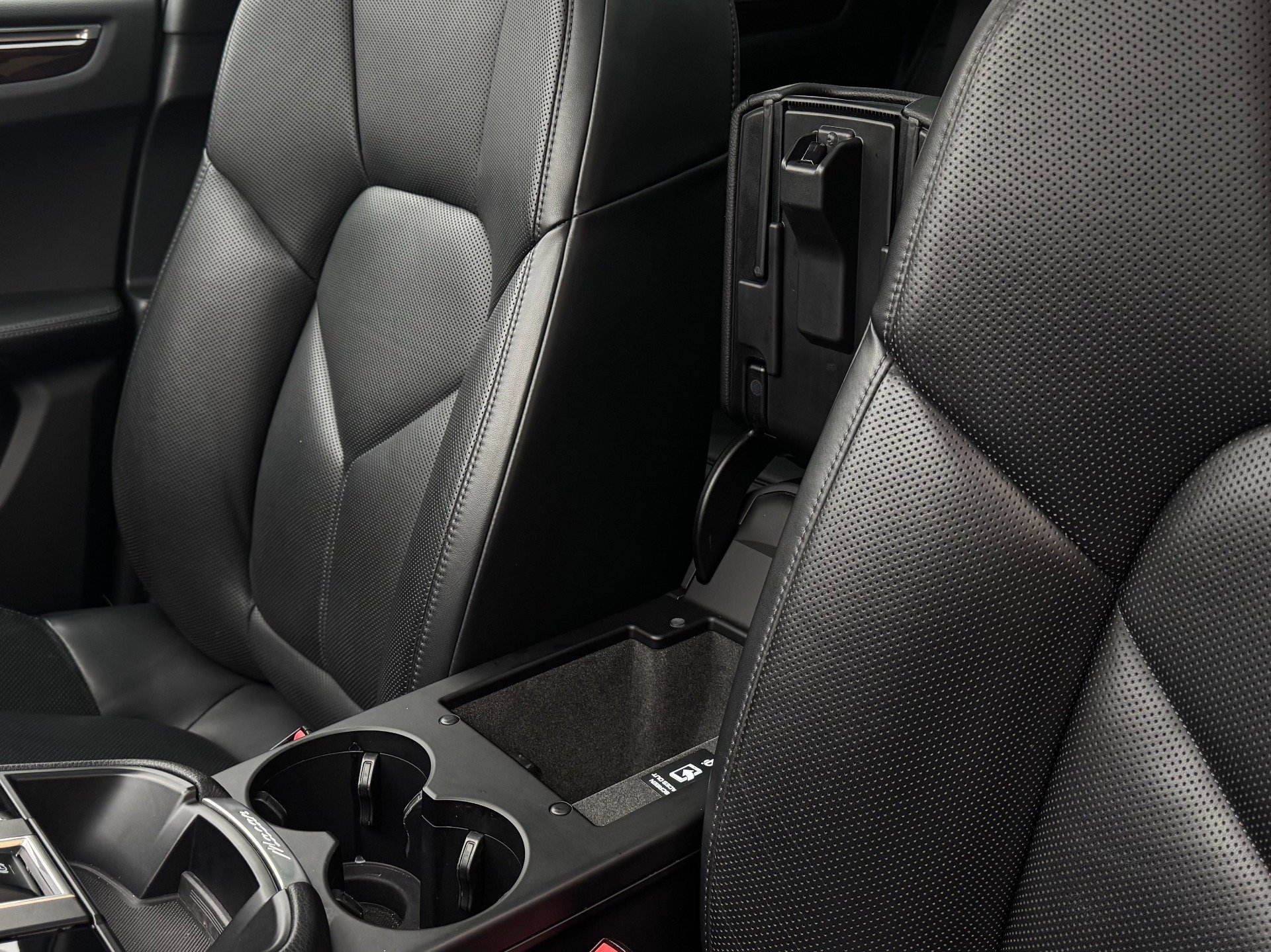 Used 2024 Porsche Macan image 14