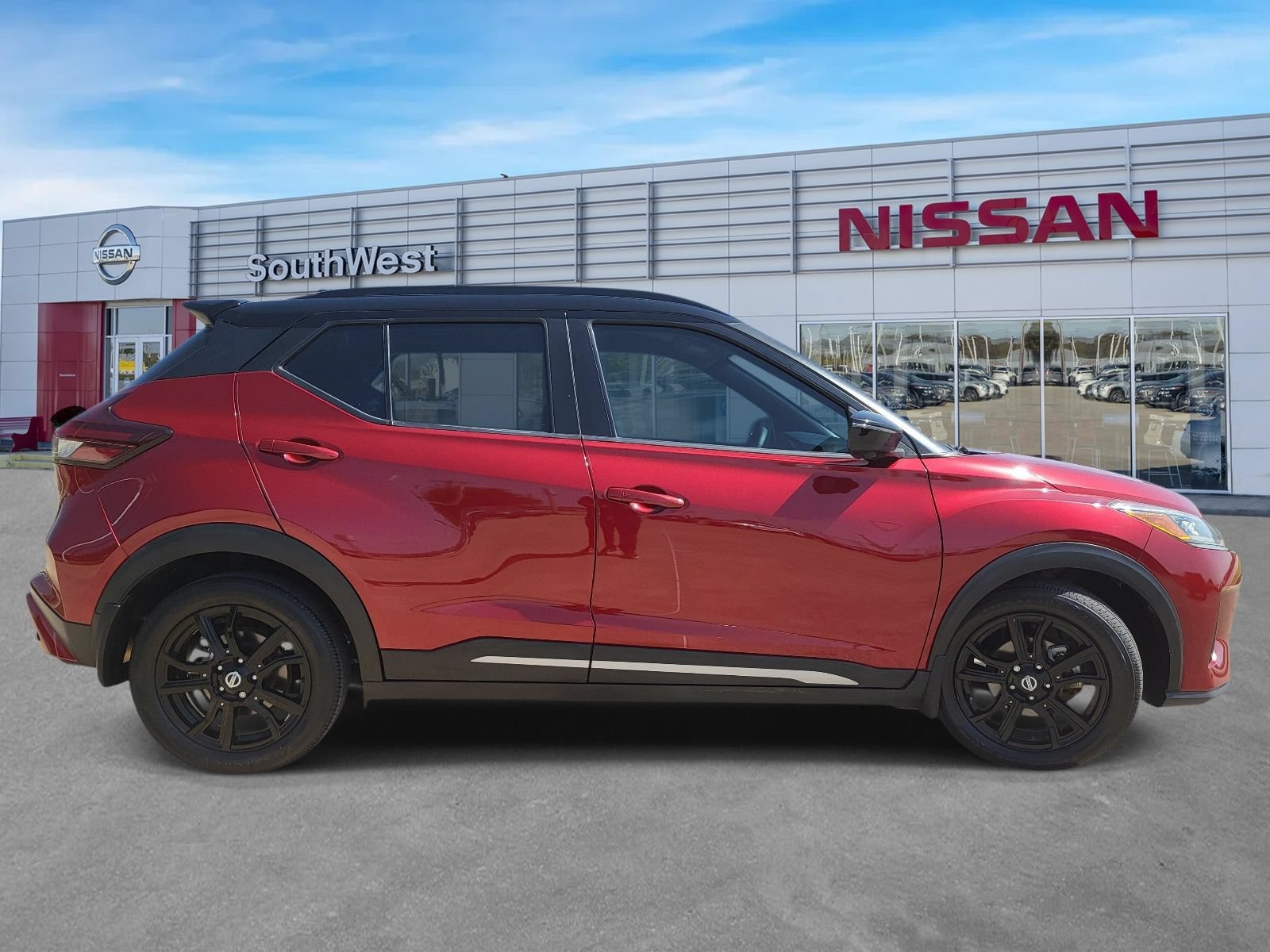 Used 2021 Nissan Kicks SR FWD image 4