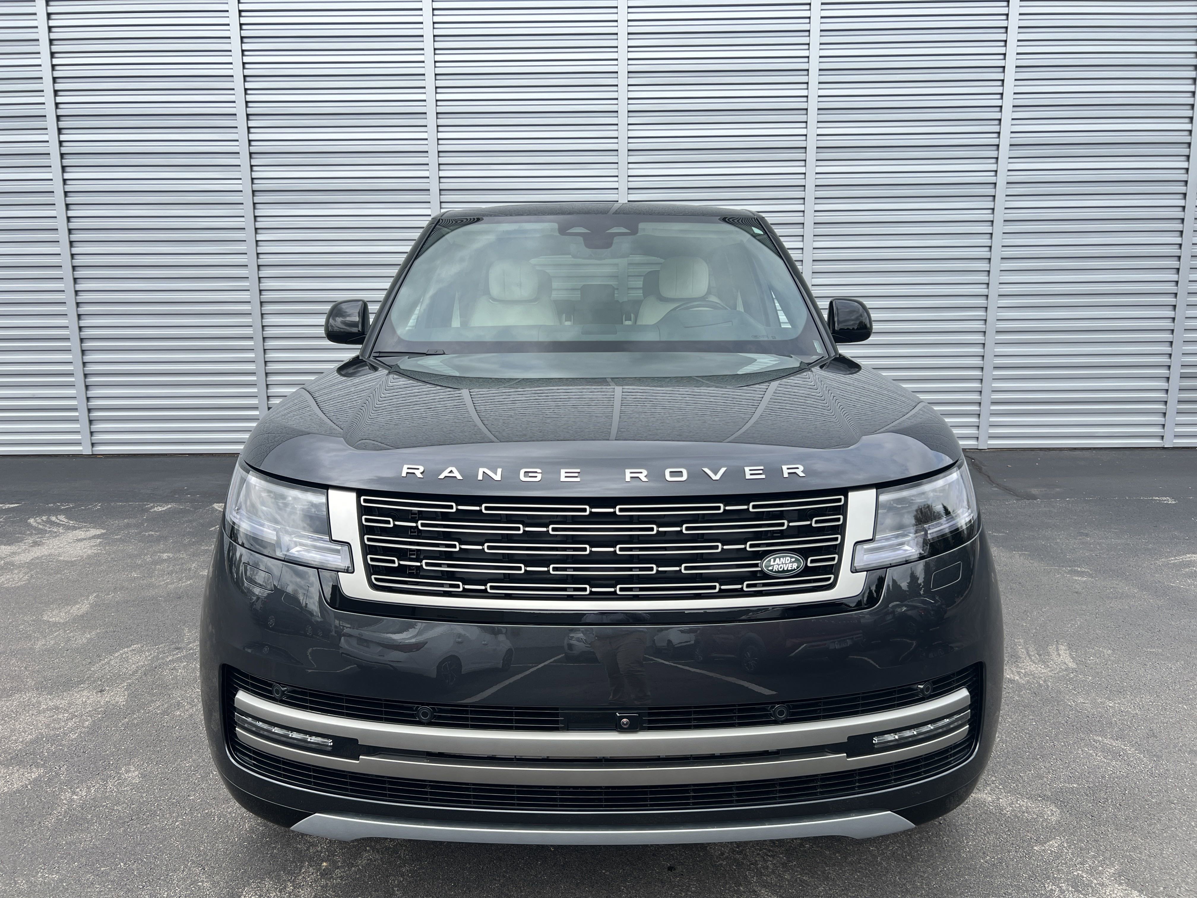New 2025 Land Rover Range Rover SE image 8