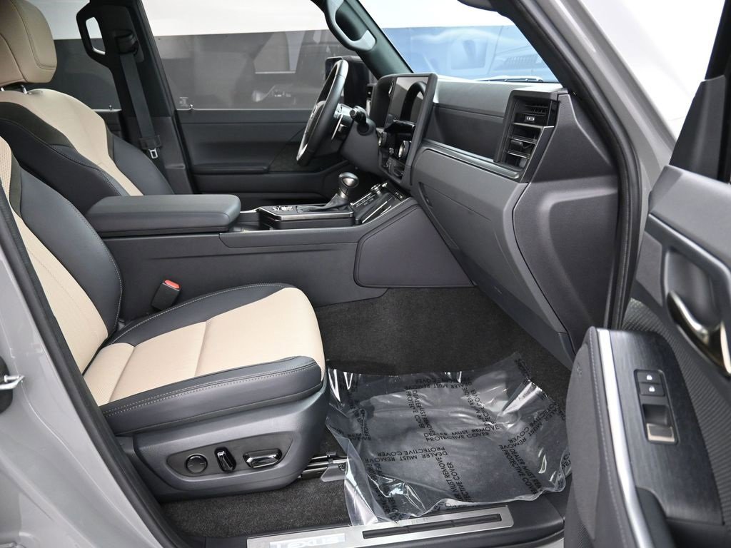 Used 2025 Lexus GX 550 image 28