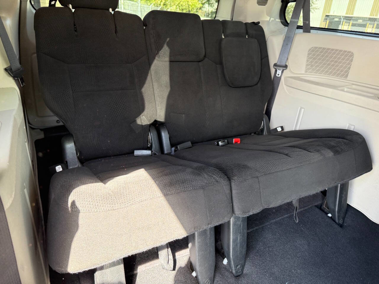 Used 2015 Dodge Grand Caravan SXT w/ Security Group FWD image 29