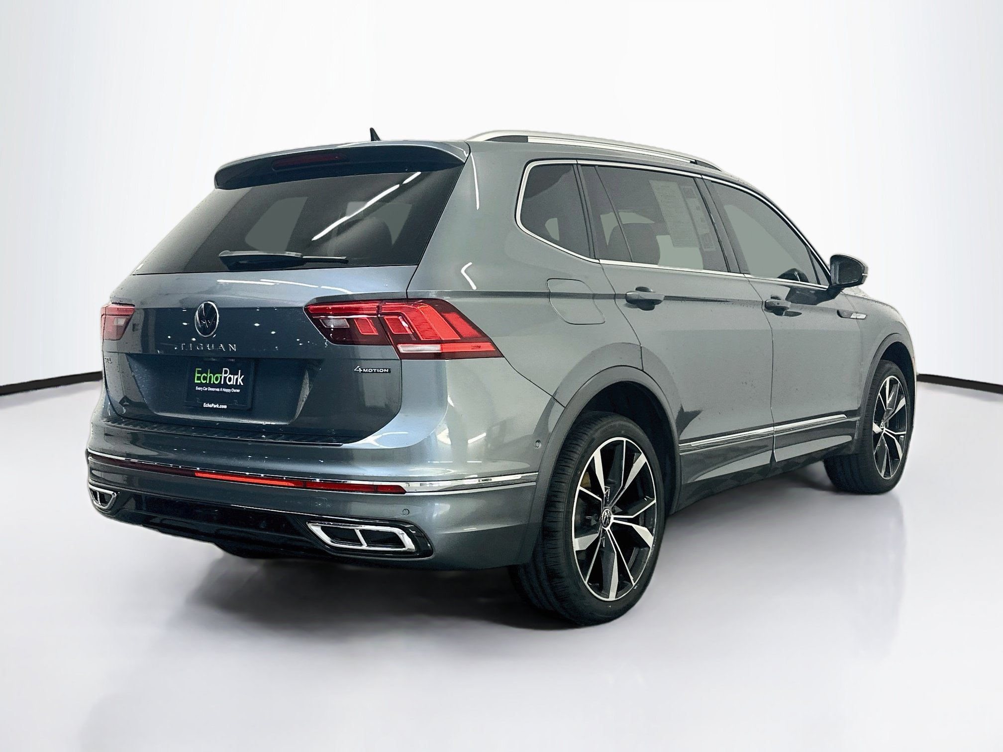 Used 2023 Volkswagen Tiguan SEL R-Line AWD/4WD image 9