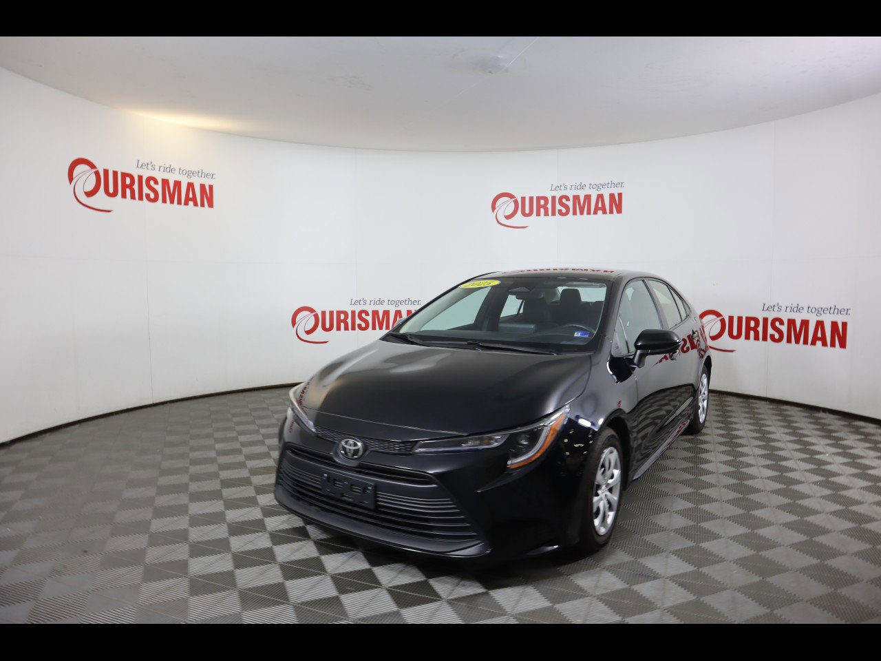 Used 2025 Toyota Corolla LE FWD image 2