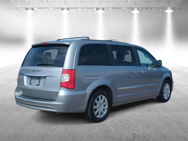 Used 2014 Chrysler Town & Country Touring FWD image 7