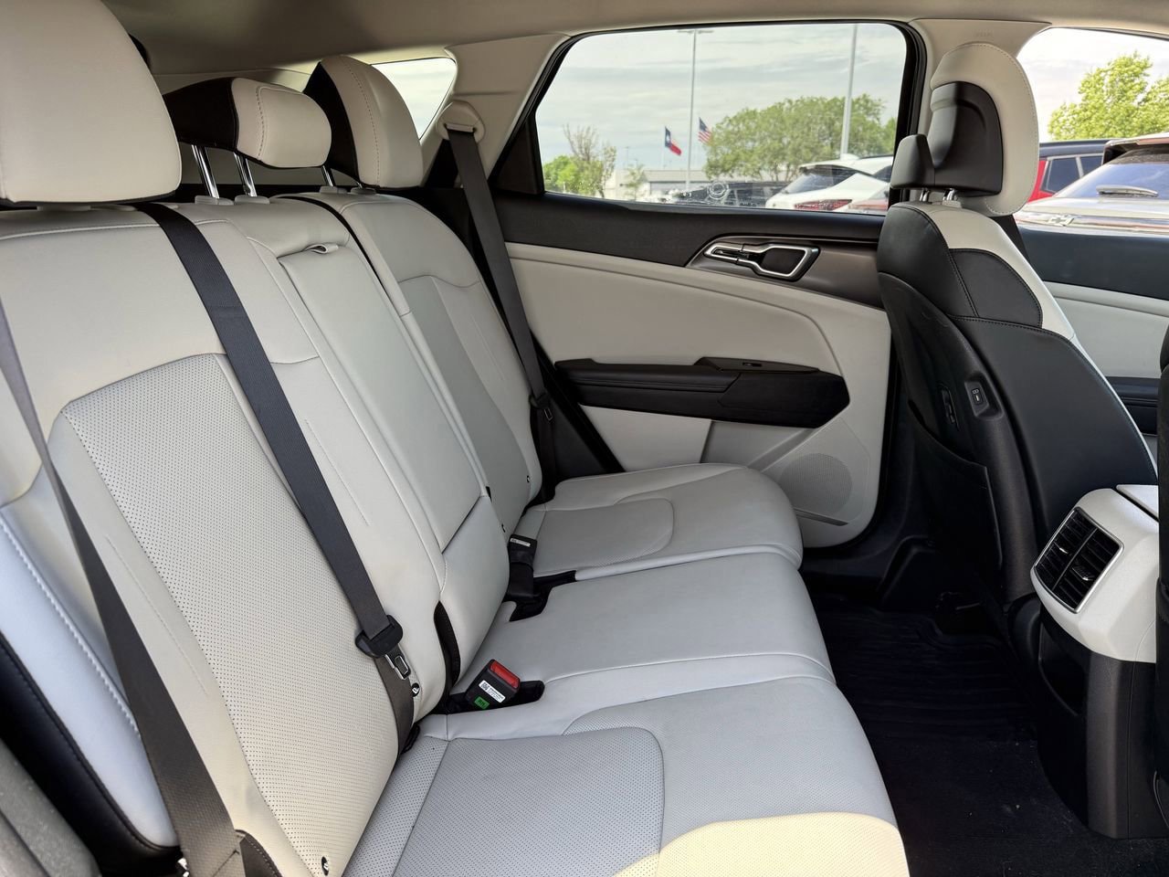 Used 2024 Kia Sportage EX FWD image 23