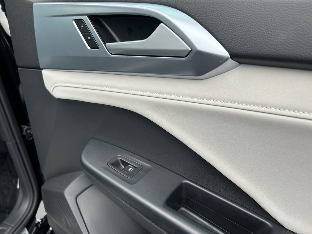 Used 2025 Volkswagen Taos SE AWD/4WD image 25