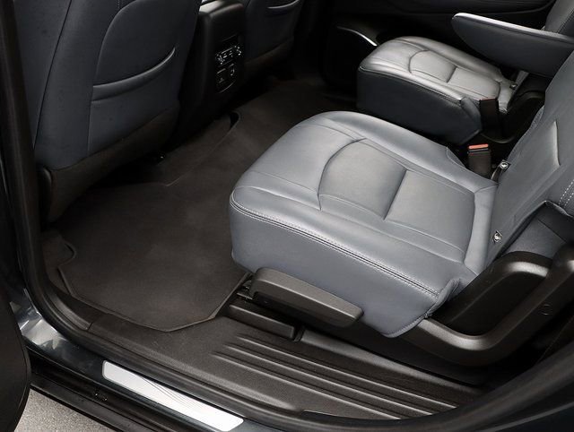 Used 2020 Buick Enclave Premium w/ Sun and Sites Package image 28