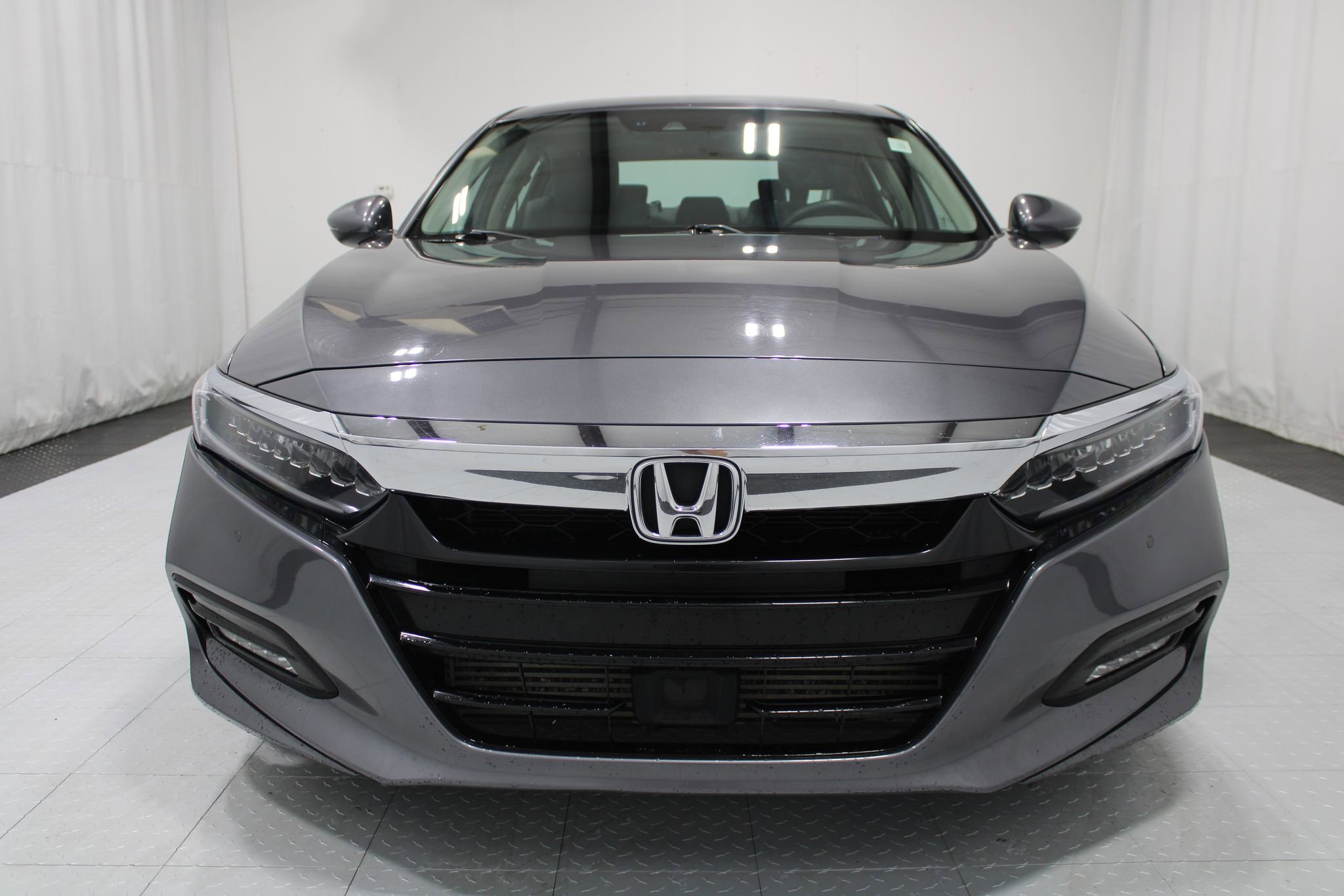 Used 2018 Honda Accord Touring image 3