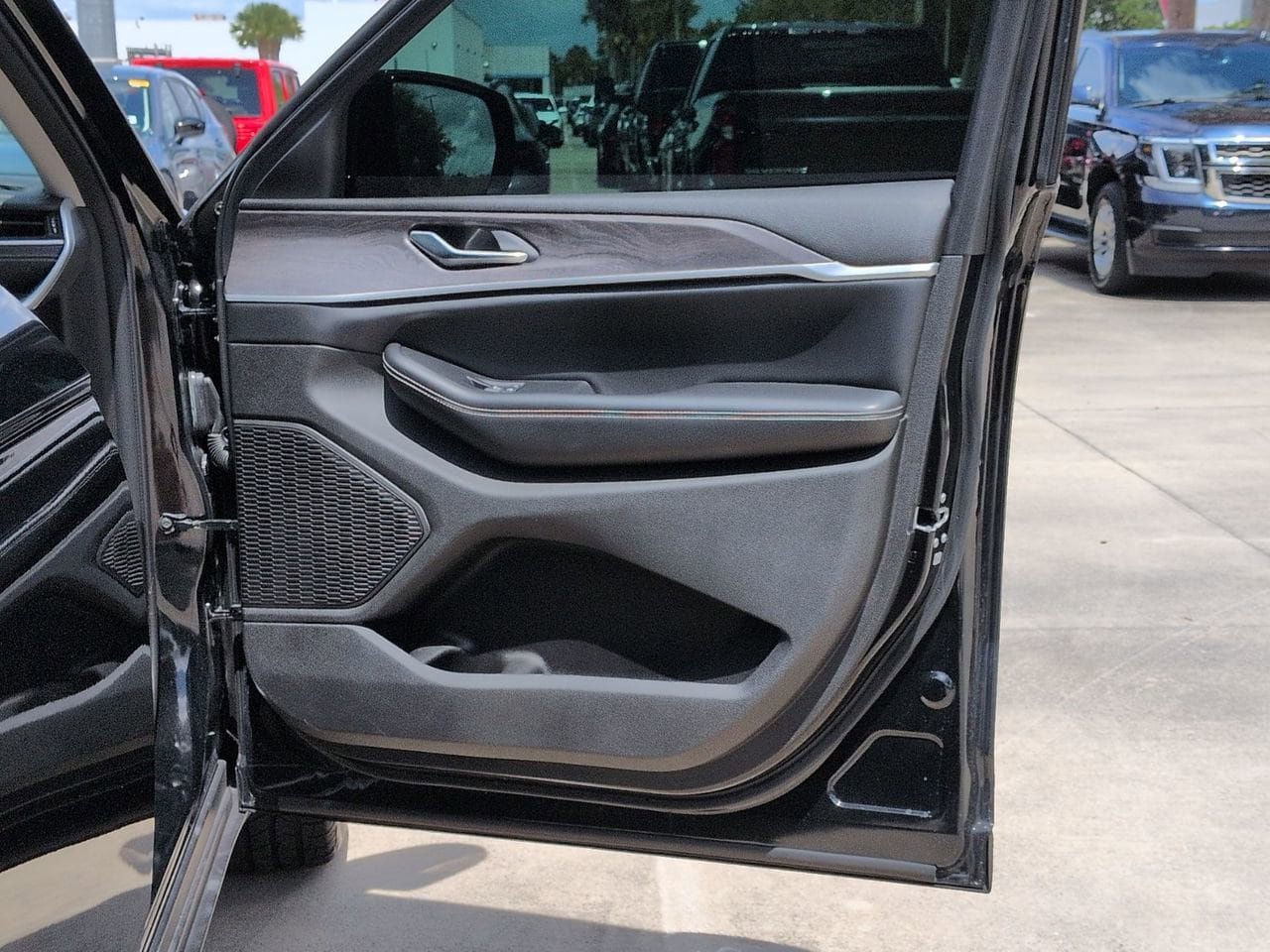 Used 2024 Jeep Grand Cherokee Limited RWD image 20