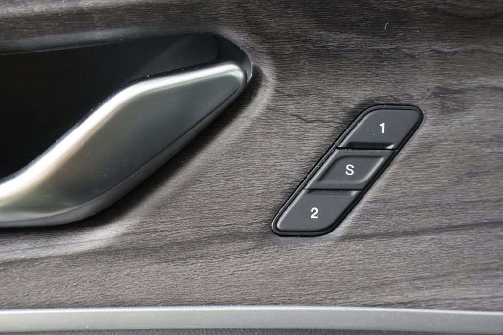 Used 2023 Jeep Grand Cherokee L Limited AWD/4WD image 23