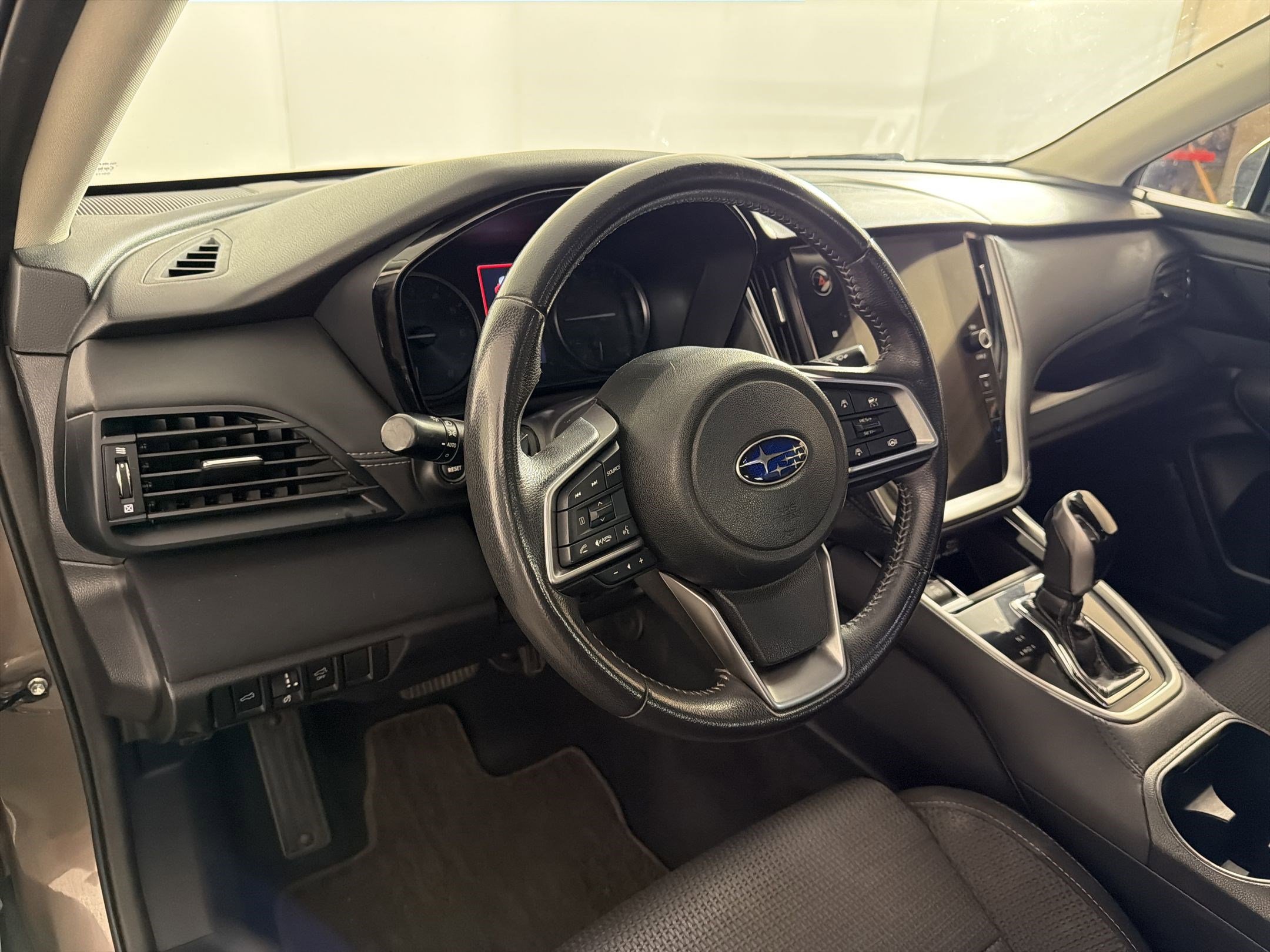 Used 2024 Subaru Outback Premium AWD/4WD image 4