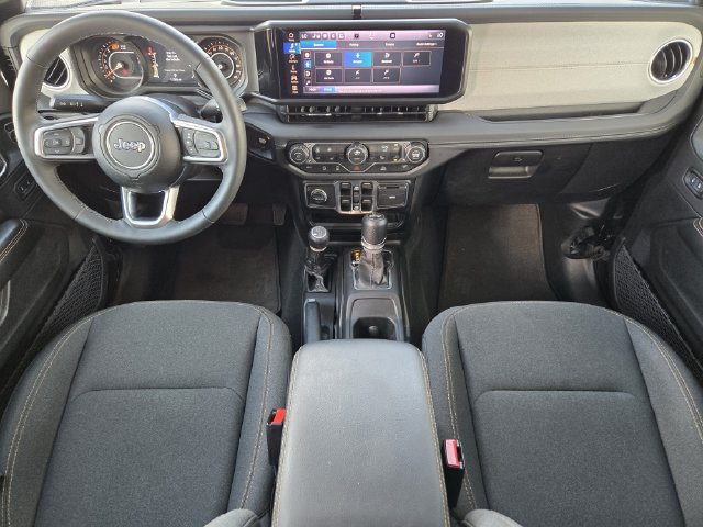 Used 2026 Jeep Wrangler Unlimited Sahara AWD/4WD image 33
