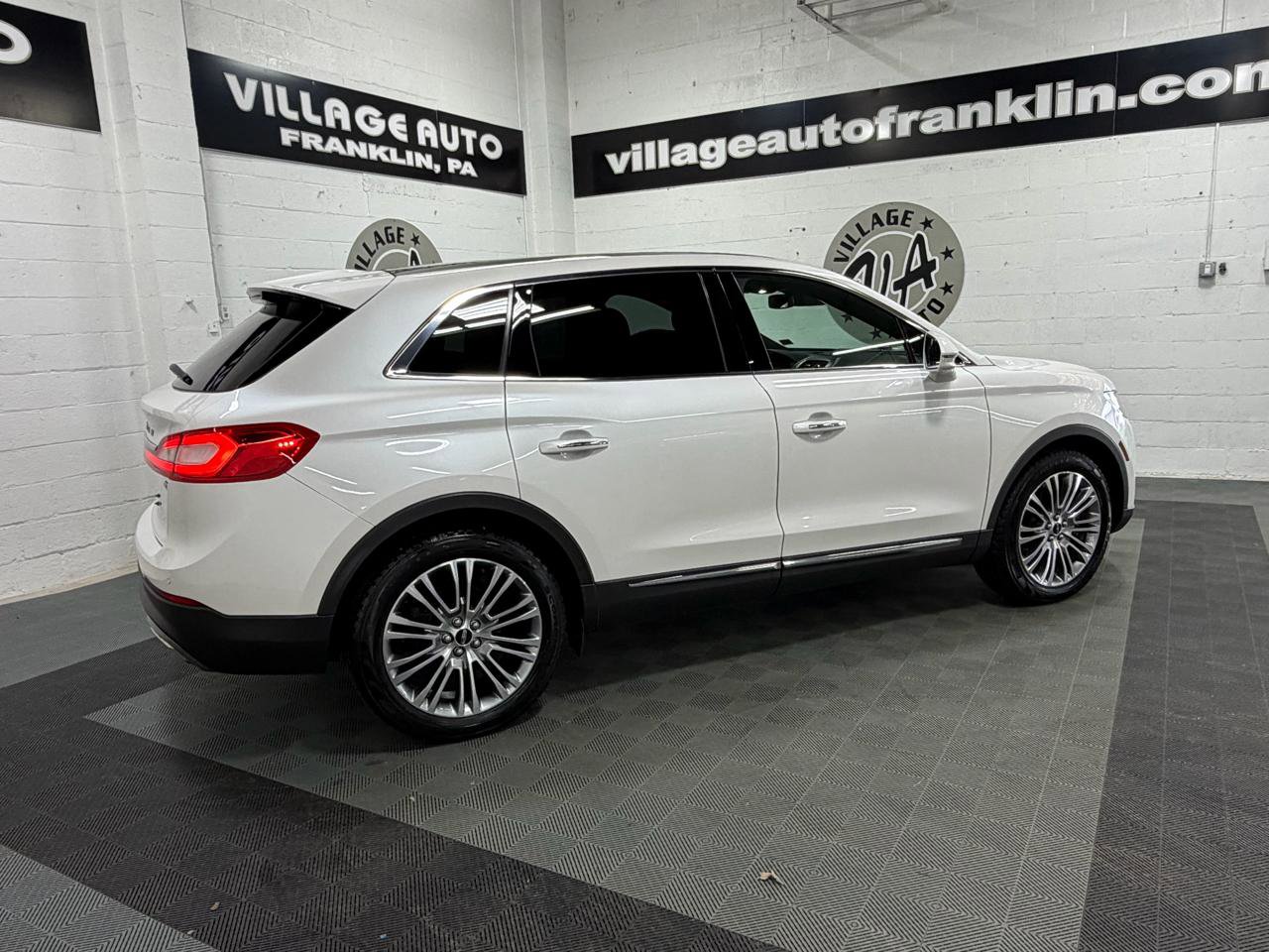 Used 2017 Lincoln MKX Reserve w/ Lincoln MKX Climate Package image 3